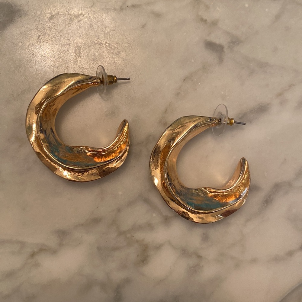 Gold boutique hoop earrings
